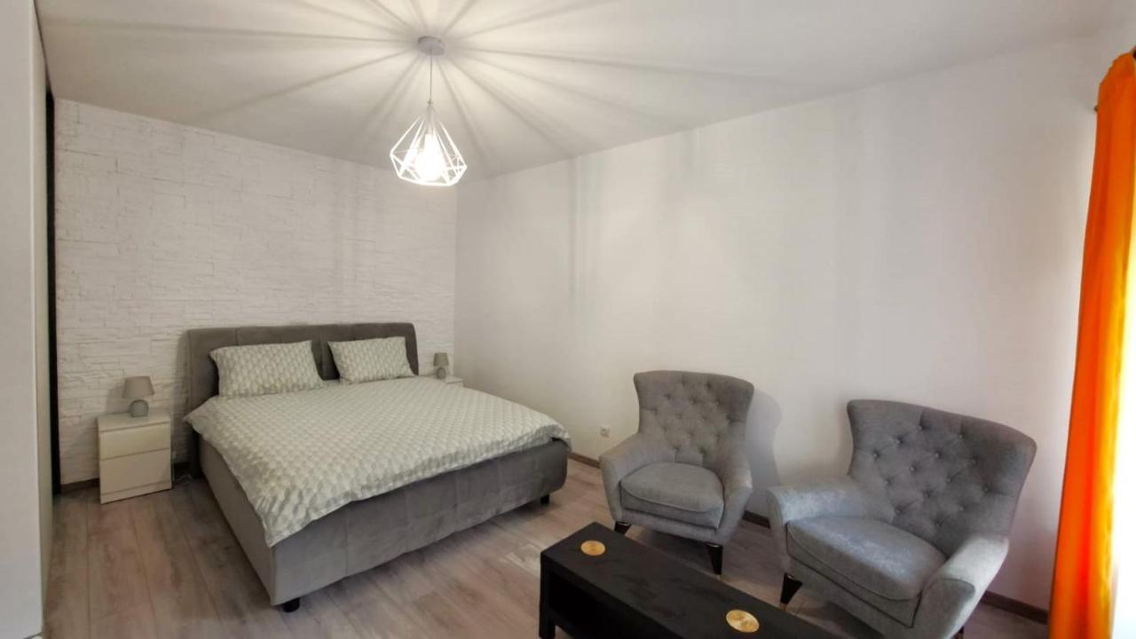 Cosy Studio In The Heart Of Brasov Luaran gambar