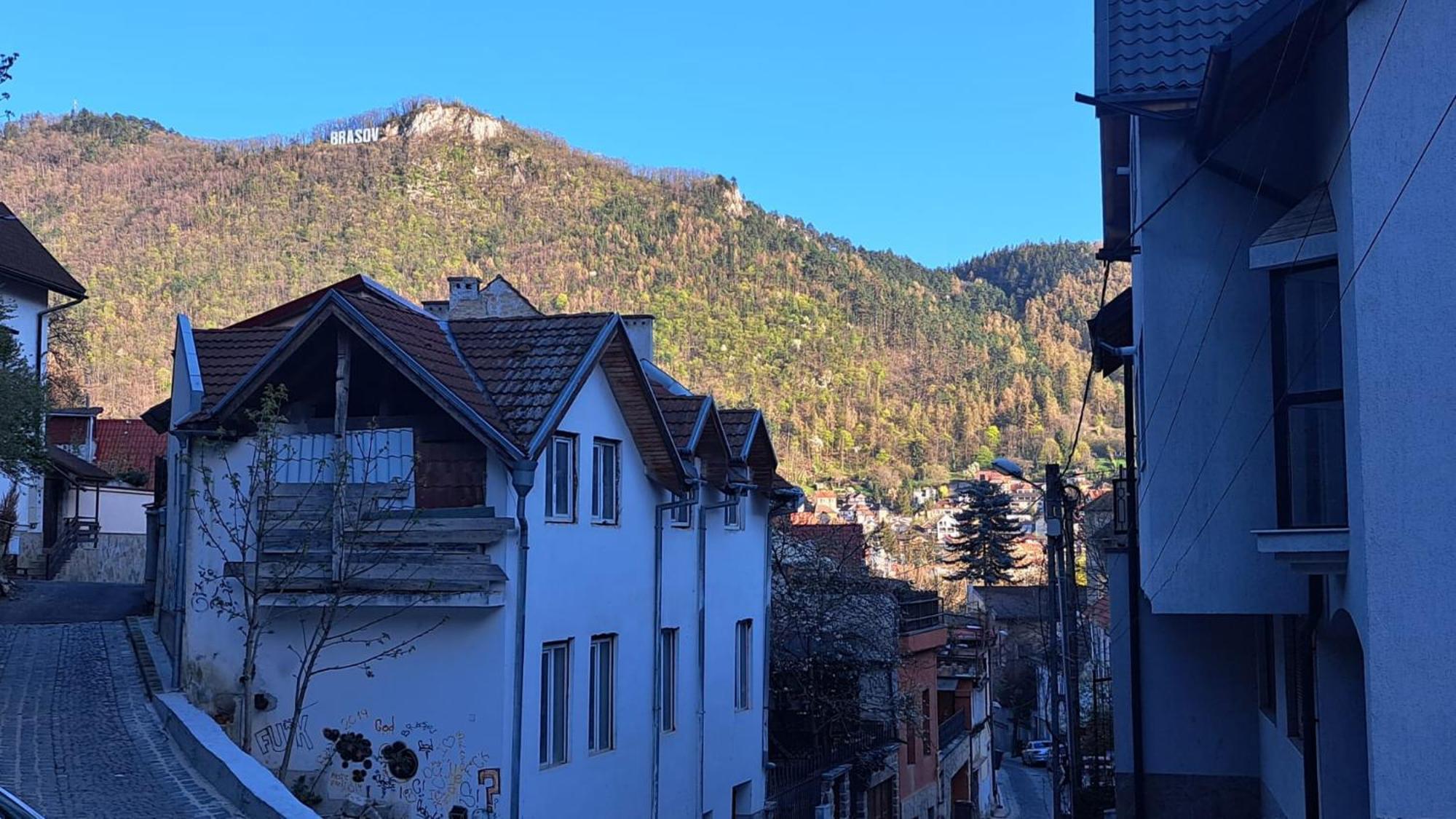 Cosy Studio In The Heart Of Brasov Luaran gambar