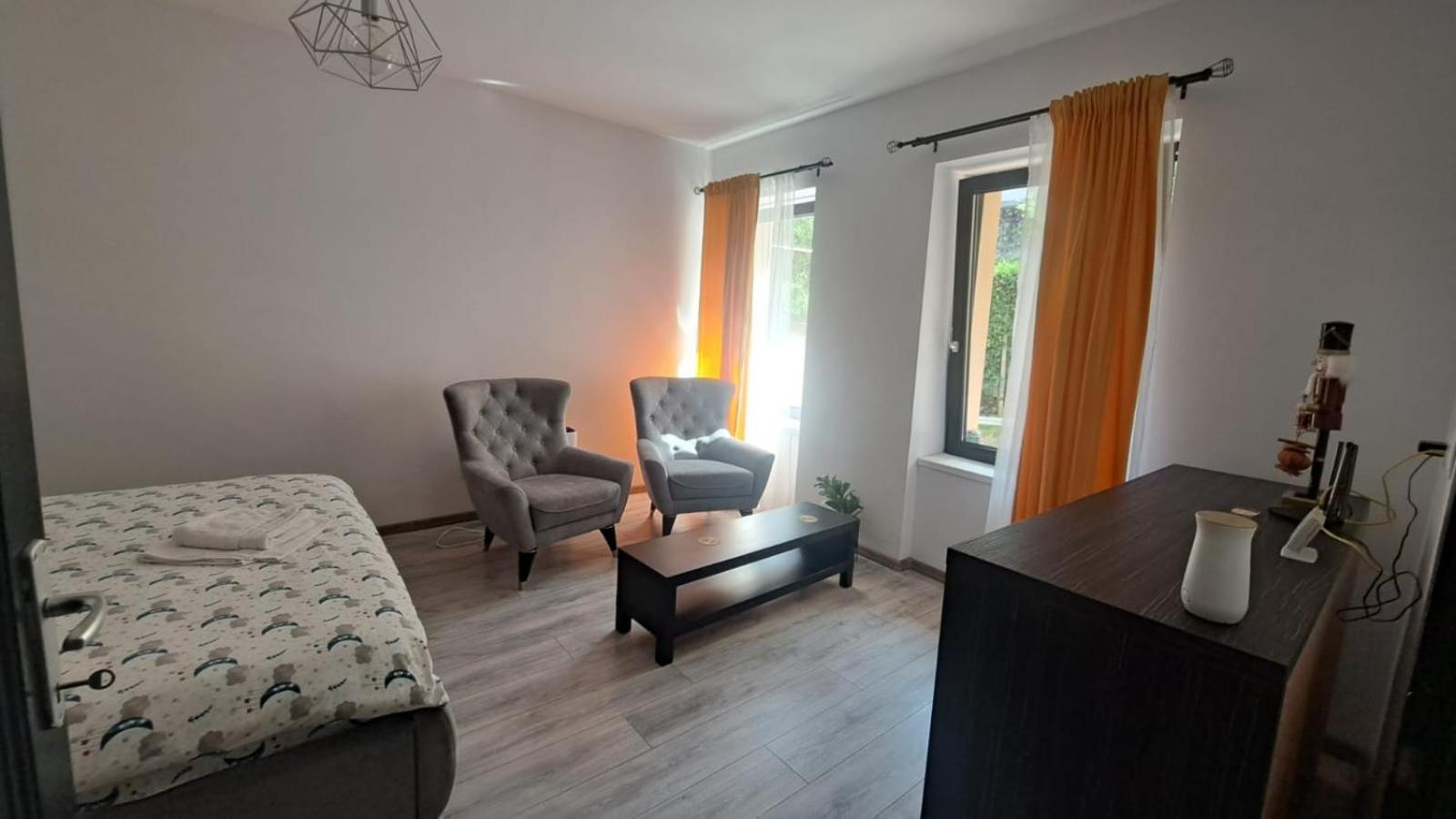 Cosy Studio In The Heart Of Brasov Luaran gambar