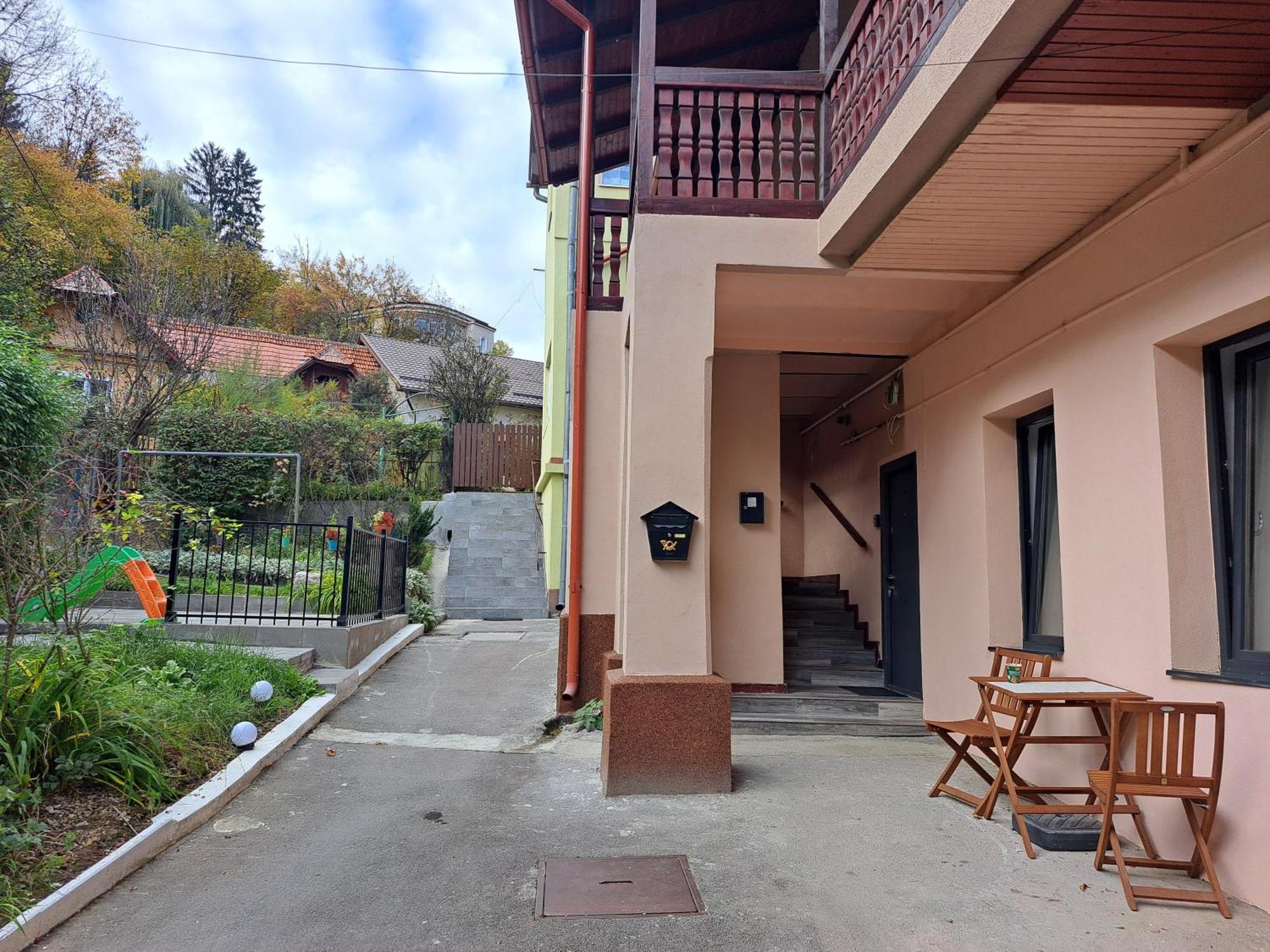 Cosy Studio In The Heart Of Brasov Luaran gambar